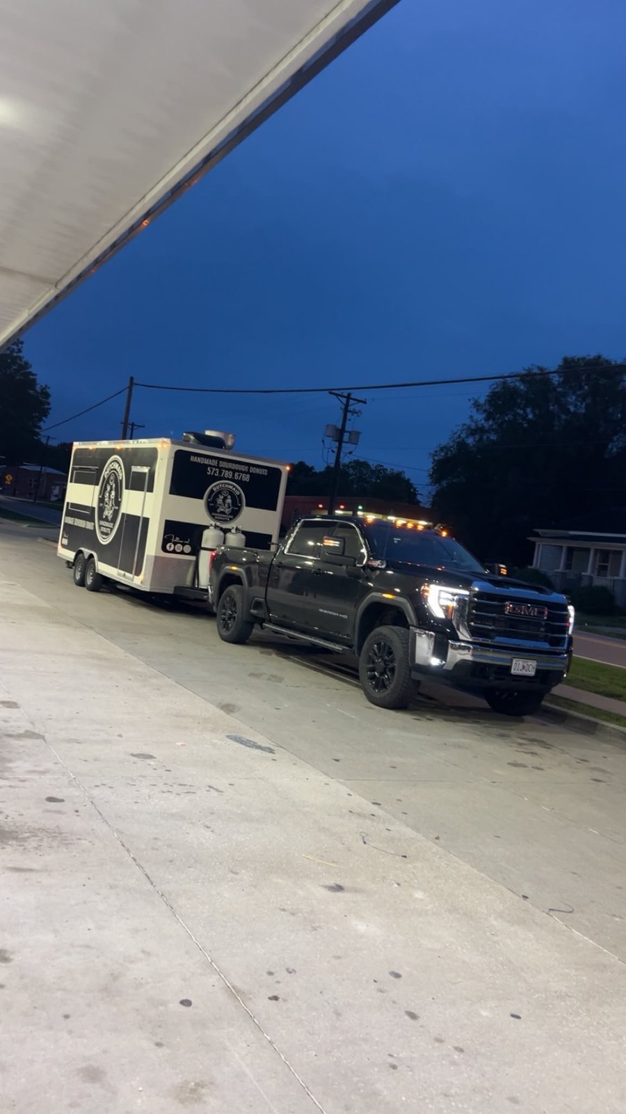 Donut, food truck, early morning, 